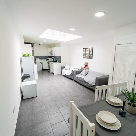 Stay Sa Equipped Studios Next To Uob And Qe! Birmingham Exteriér fotografie